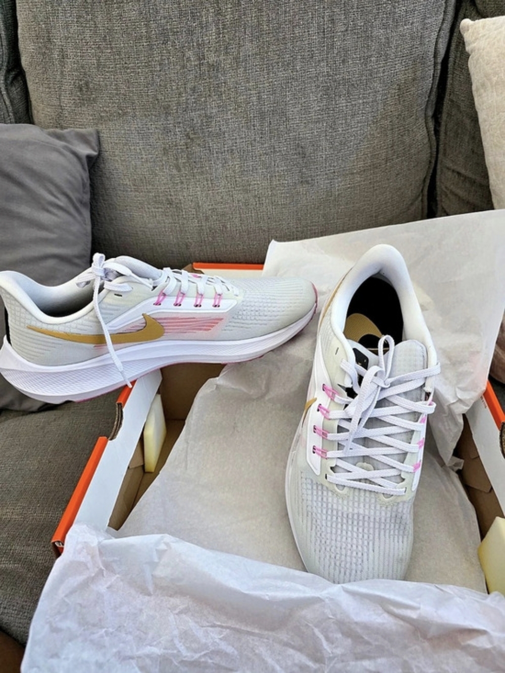 LIKE NEW - Nike Air Zoom Pegasus Women's White & Pink US 12